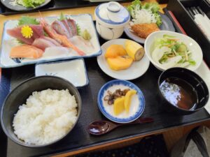 ダイ平水産　刺身定食