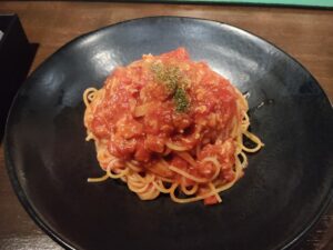 手品のフウフ　トマトソースパスタ